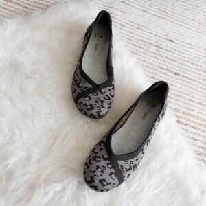 NWT Clarks Cloudsteppers Carly Wish Flats Women’s Size 8.5 Leopard Print Comfort